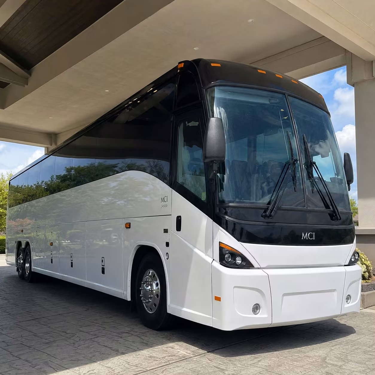 choosing the right bus size for your miami workforce has never been easier